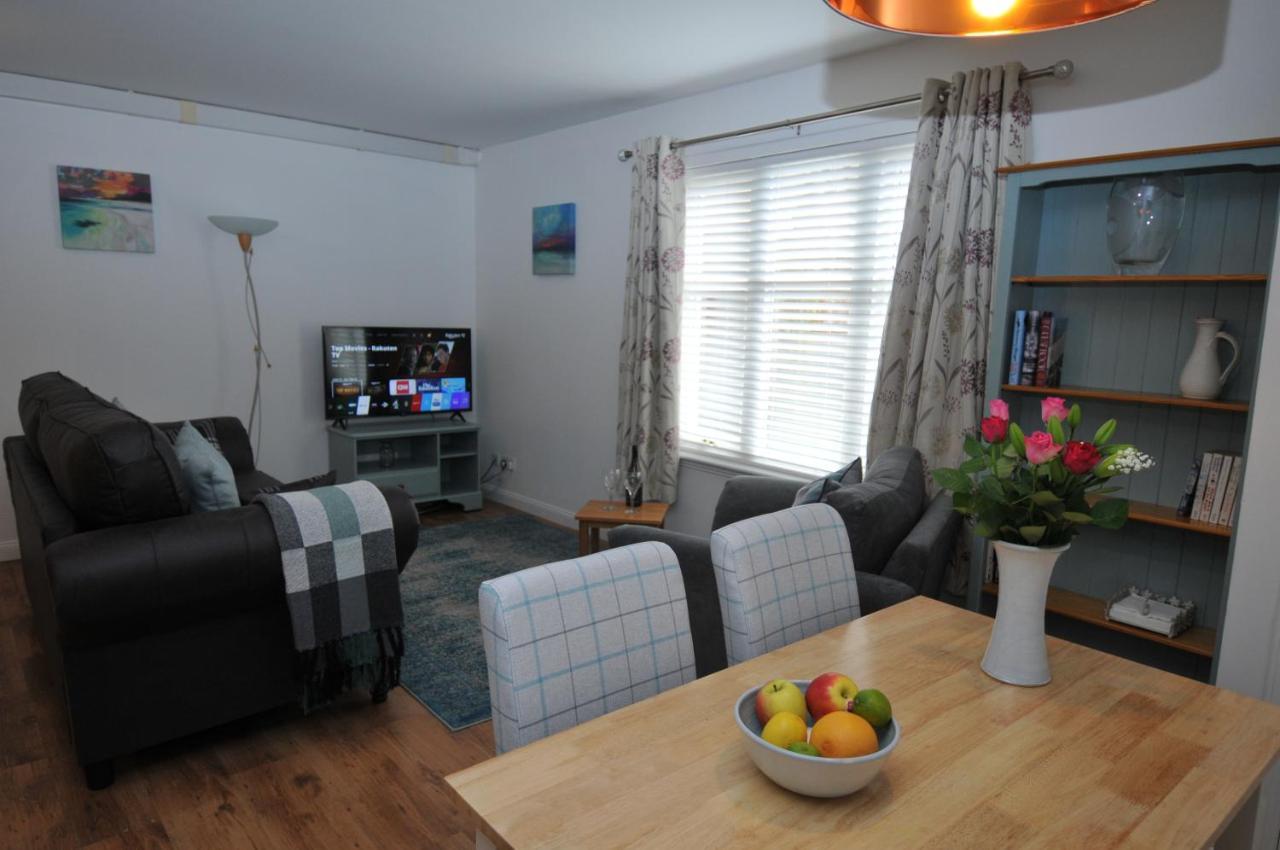 No5 Esplanade Court, Stornoway Town Centre Apartment Bagian luar foto